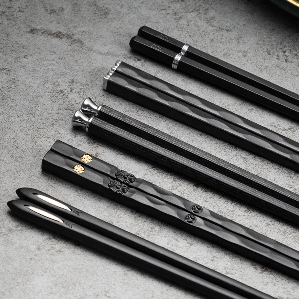 Skanto | Tradition and Class – Hand-Painted Chopsticks