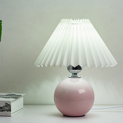 Skanto | Nordic minimalist 1-light table lamp made of ceramic with folds