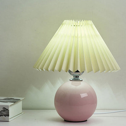 Skanto | Nordic minimalist 1-light table lamp made of ceramic with folds