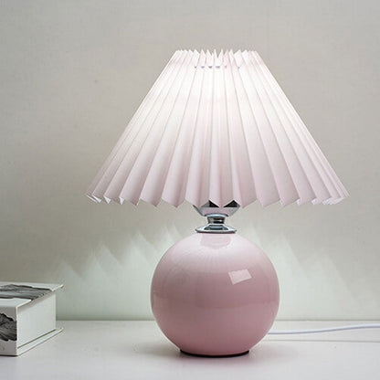 Skanto | Nordic minimalist 1-light table lamp made of ceramic with folds