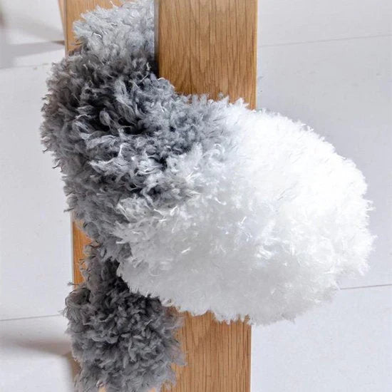 Skanto | Extendable Duster with Extension Pole for Corners and Ceilings
