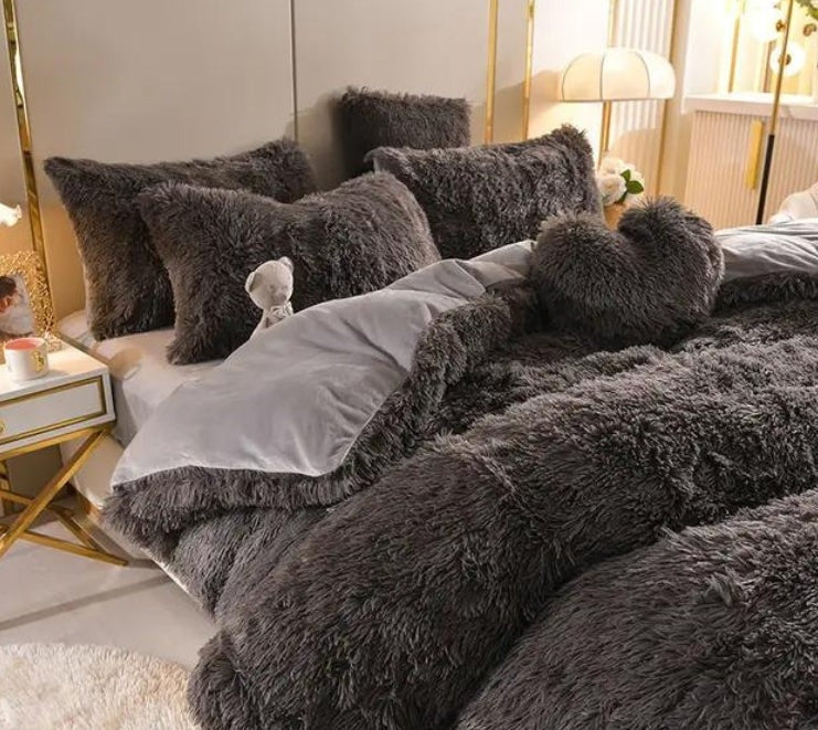 Skanto | Luxury Plush Duvet Cover with Zipper and Corner Ties