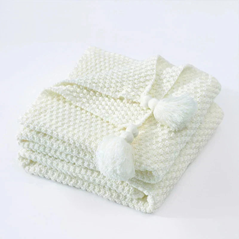 Skanto | Knitted Wool Blanket with Fringes - NordicCozy