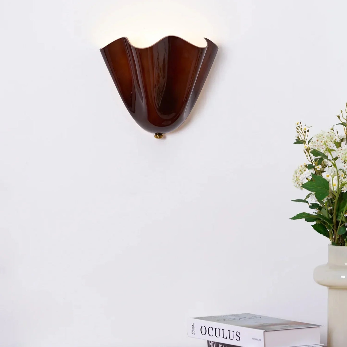 BowLift | Retro Wall Lamp of Colored Glass in Skirt-Shaped Shell Pattern