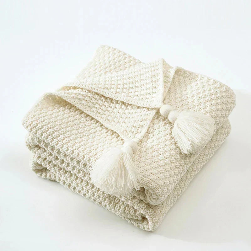 Cozy knitted wool blanket with elegant fringes