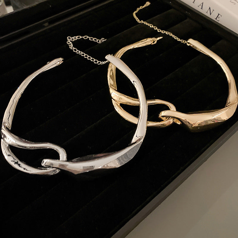 Skanto | Fluid Charm Necklace