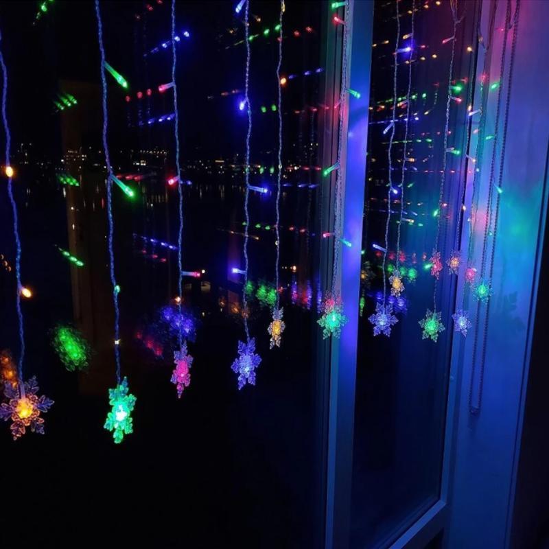Skanto | LED Curtain Light Chain with Snowflakes | Indoor & Outdoor