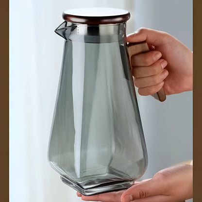 Glass pitcher with large capacity – heat-resistant and robust | Ideal for water and juice