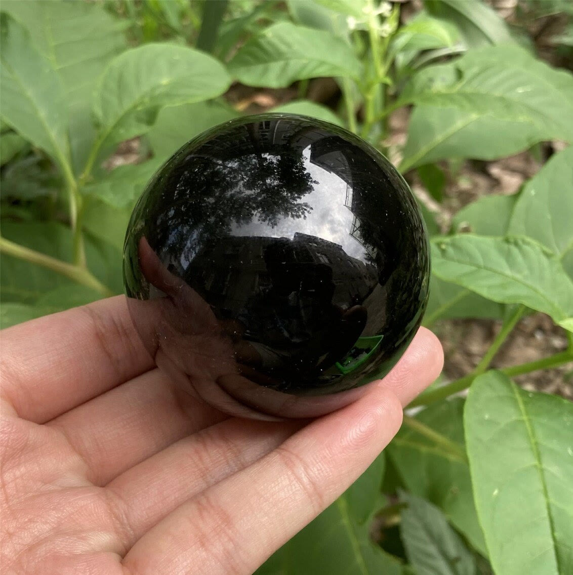 Skanto | Obsidian Crystal Ball Decor