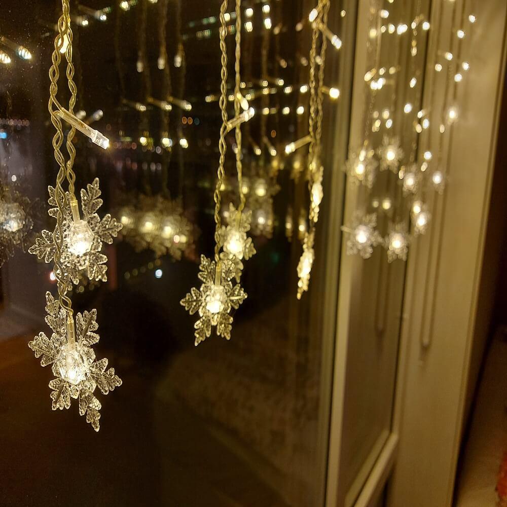 Skanto | LED Curtain Light Chain with Snowflakes | Indoor & Outdoor
