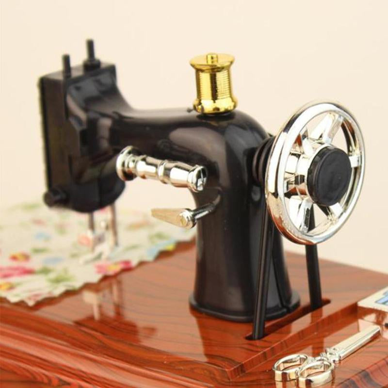 Brehn | Mini Craft Retro Sewing Machine Decor