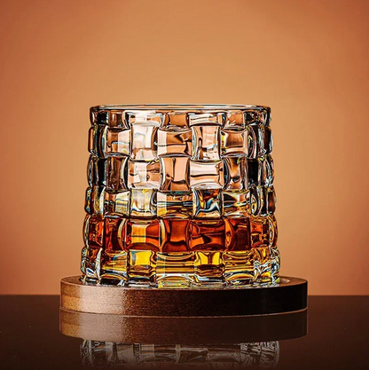 WhiskeySpin - Premium rotating whiskey glass Bowlift