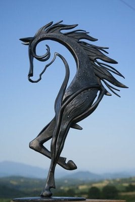 BowLift | Modern Metal Horse Statue