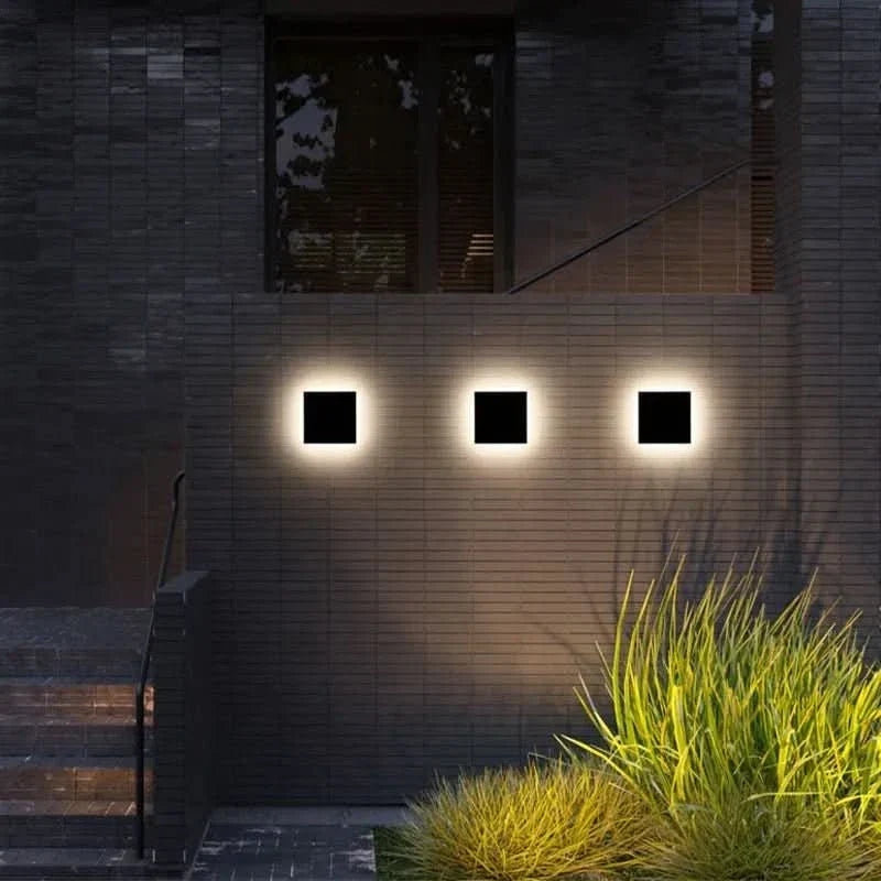 BowLift | Minimalist LED wall light in round or square, IP65