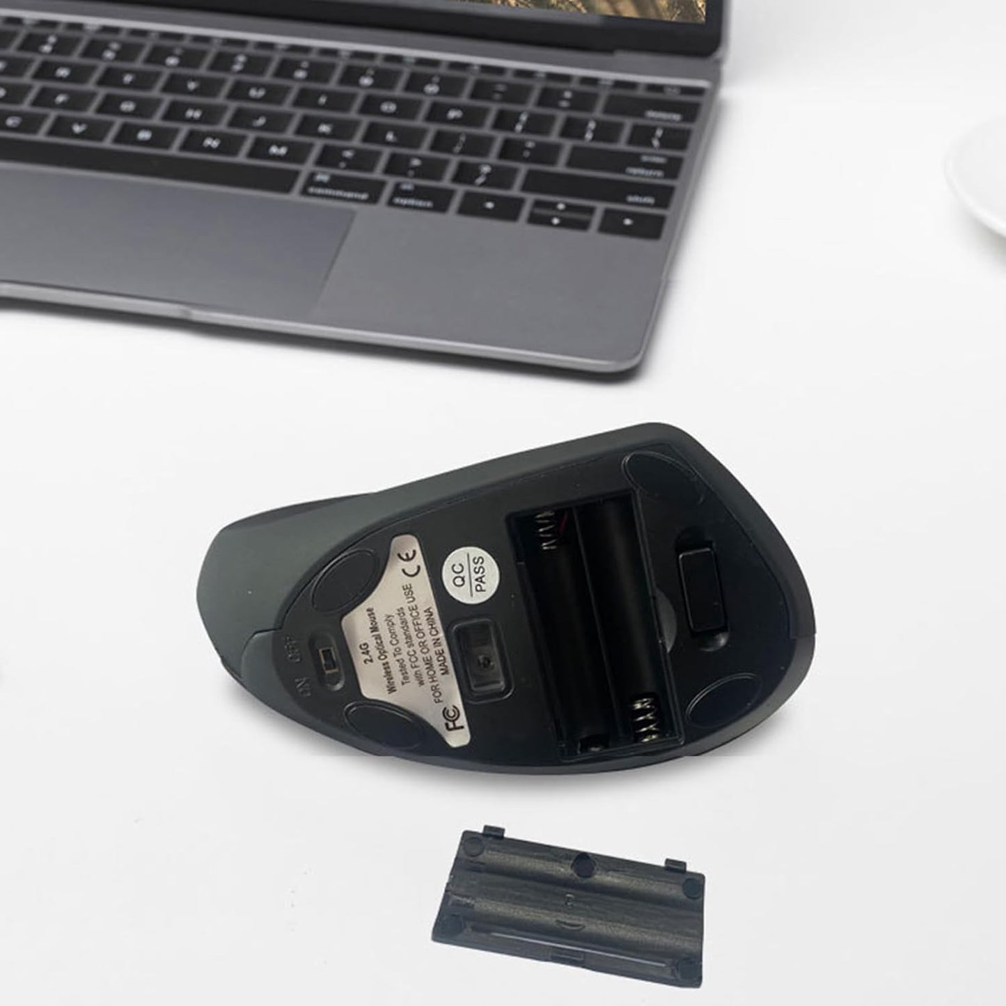 Skanto | Rechargeable Ergonomic Vertical Wireless Mouse – Elvion