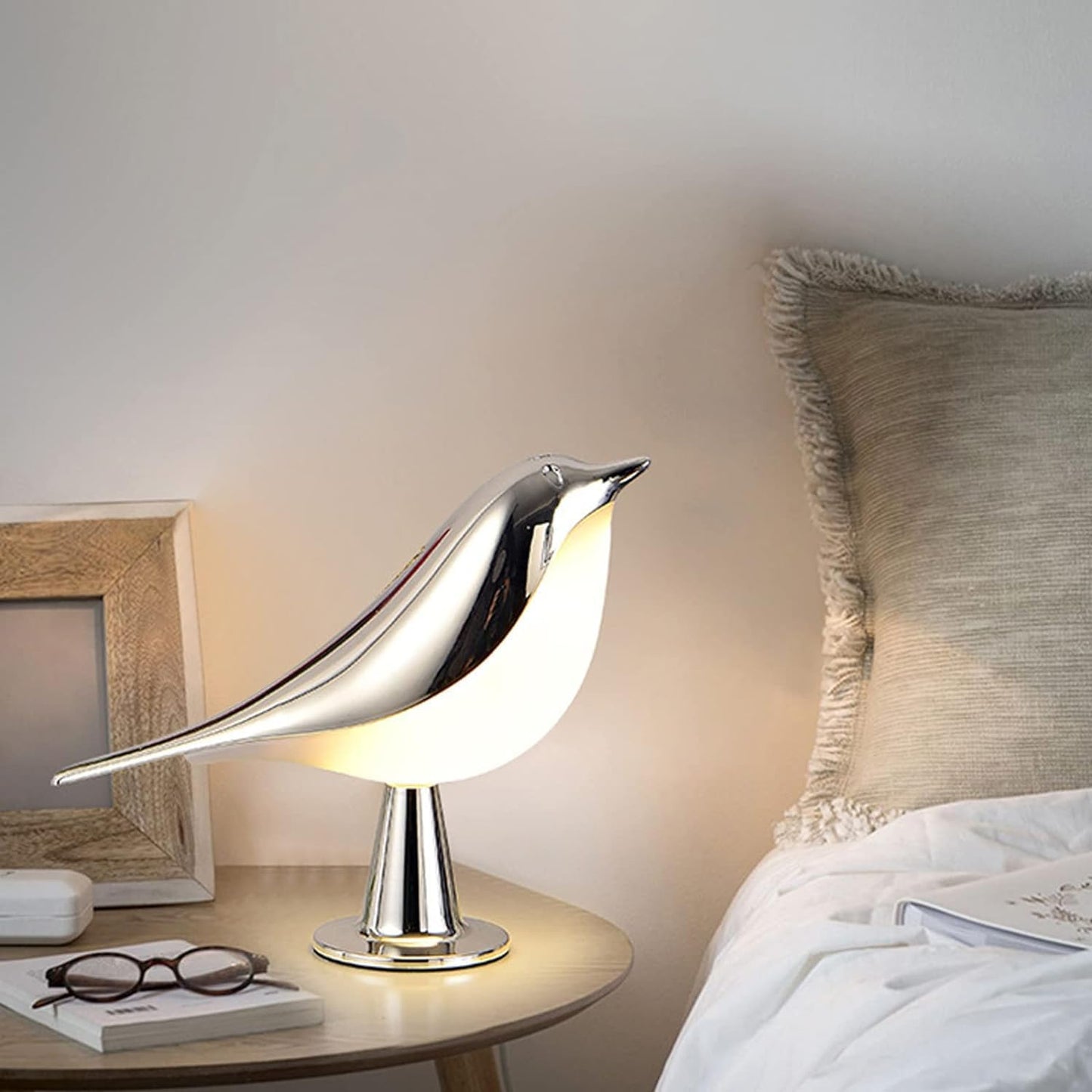 Skanto | Modern Bird Design LED Table Lamp