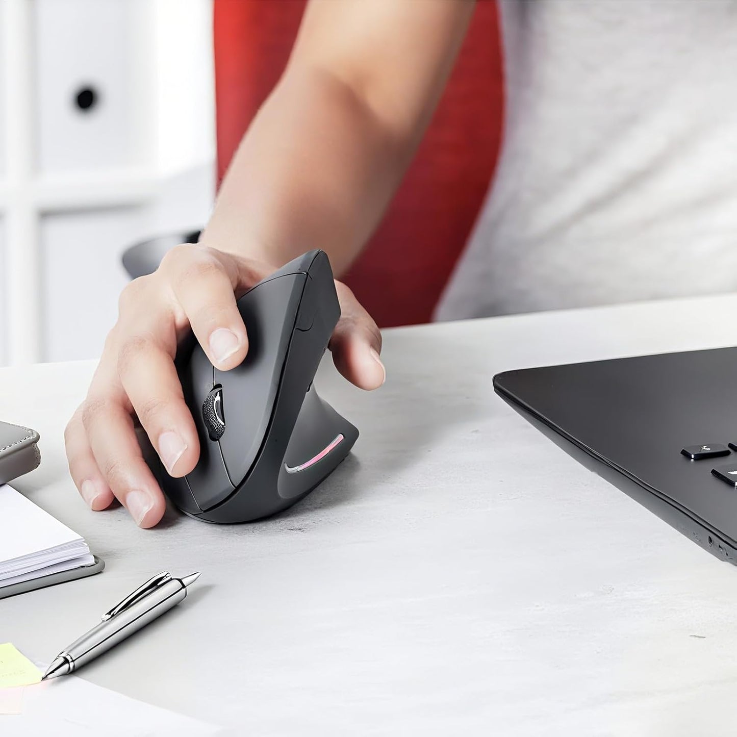 Skanto | Rechargeable Ergonomic Vertical Wireless Mouse – Elvion