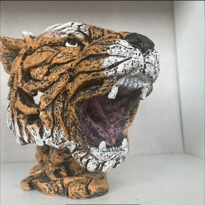 BowLift | Life-like gorilla figure made of resin for decoration