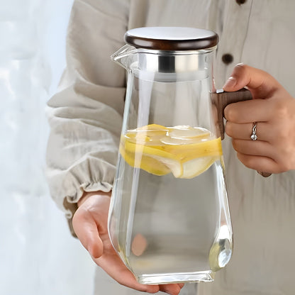 Glass pitcher with large capacity – heat-resistant and robust | Ideal for water and juice