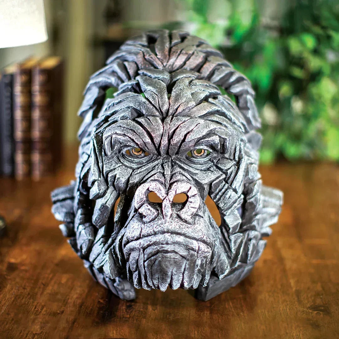 BowLift | Life-like gorilla figure made of resin for decoration