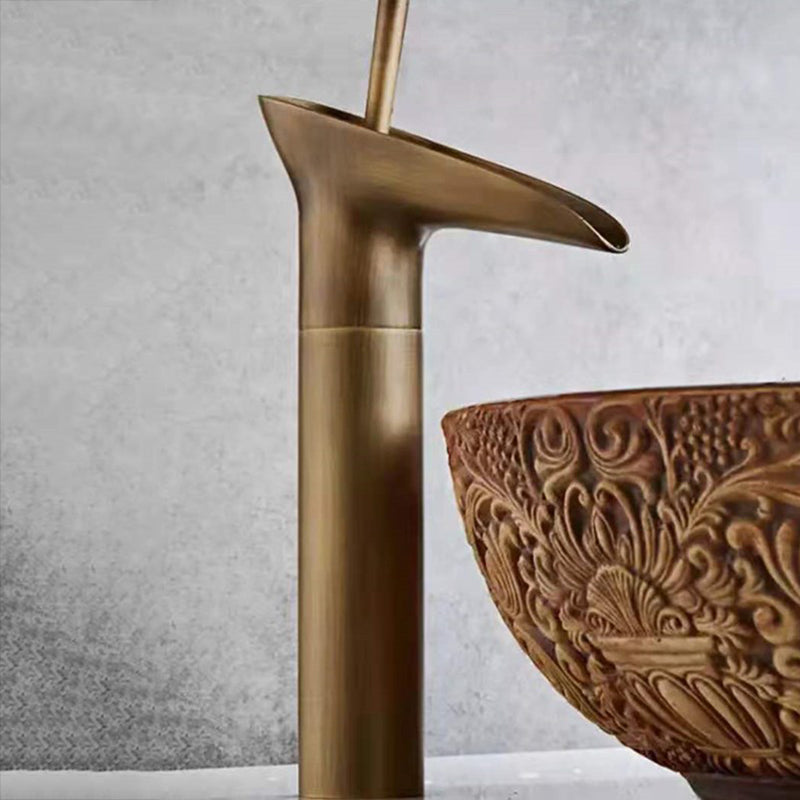 Skanto | Round Single Handle Faucet Country Style Sink Mixer