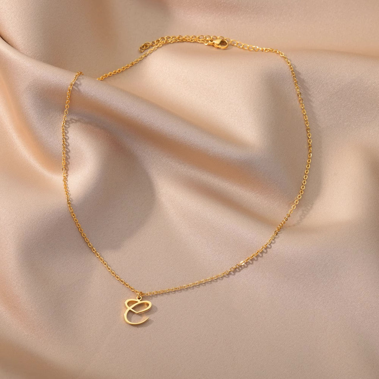 Skanto | Dainty Heart Letter Initial Necklace