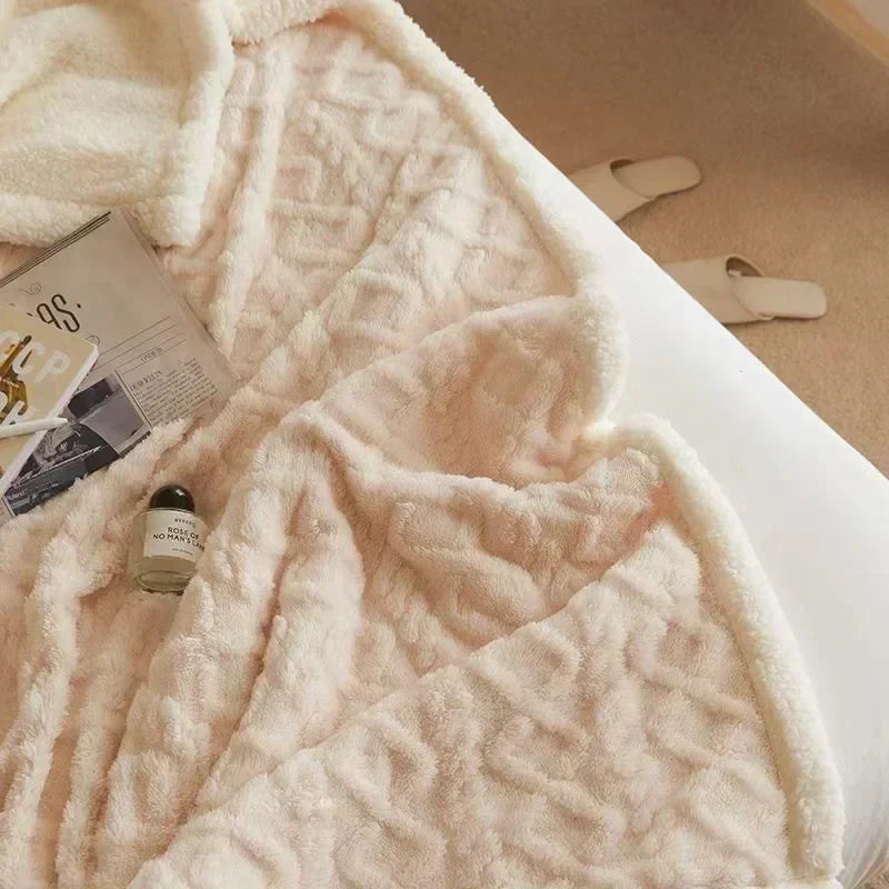 Skanto | Stylish Winter Throw Made of Thick Lambswool with an Elegant Accent