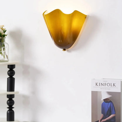 BowLift | Retro Wall Lamp of Colored Glass in Skirt-Shaped Shell Pattern