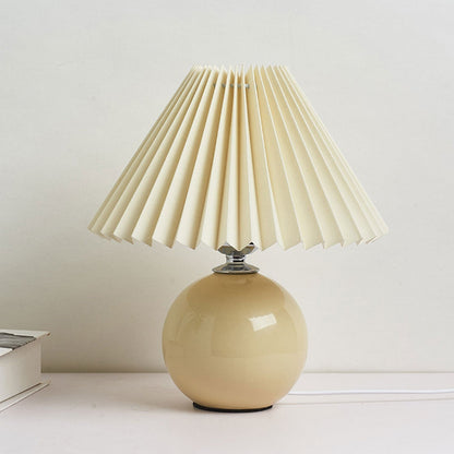 Skanto | Nordic minimalist 1-light table lamp made of ceramic with folds