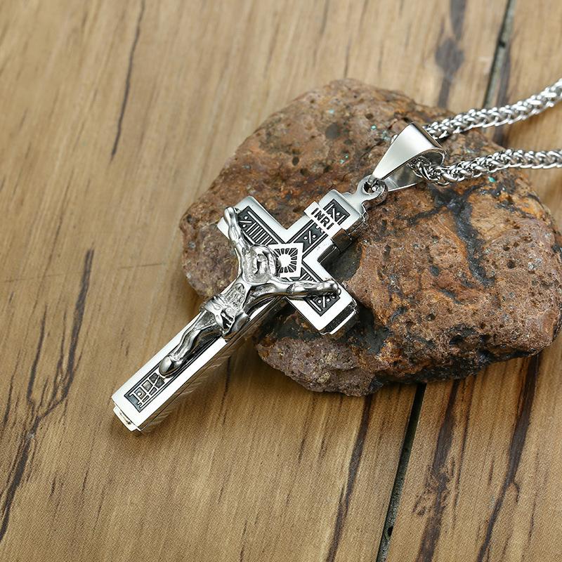 Skanto | Jesus Cross Necklace