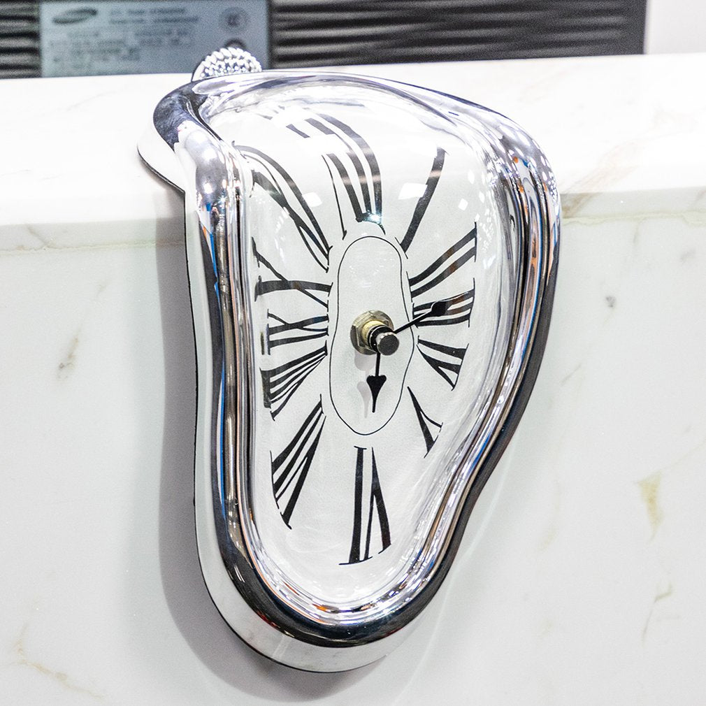 Surreal melting wall clock | Brehn