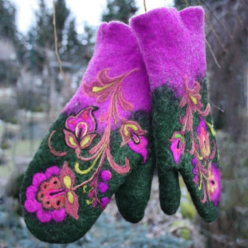 Skanto | Christmas Flower Embroidered Mittens
