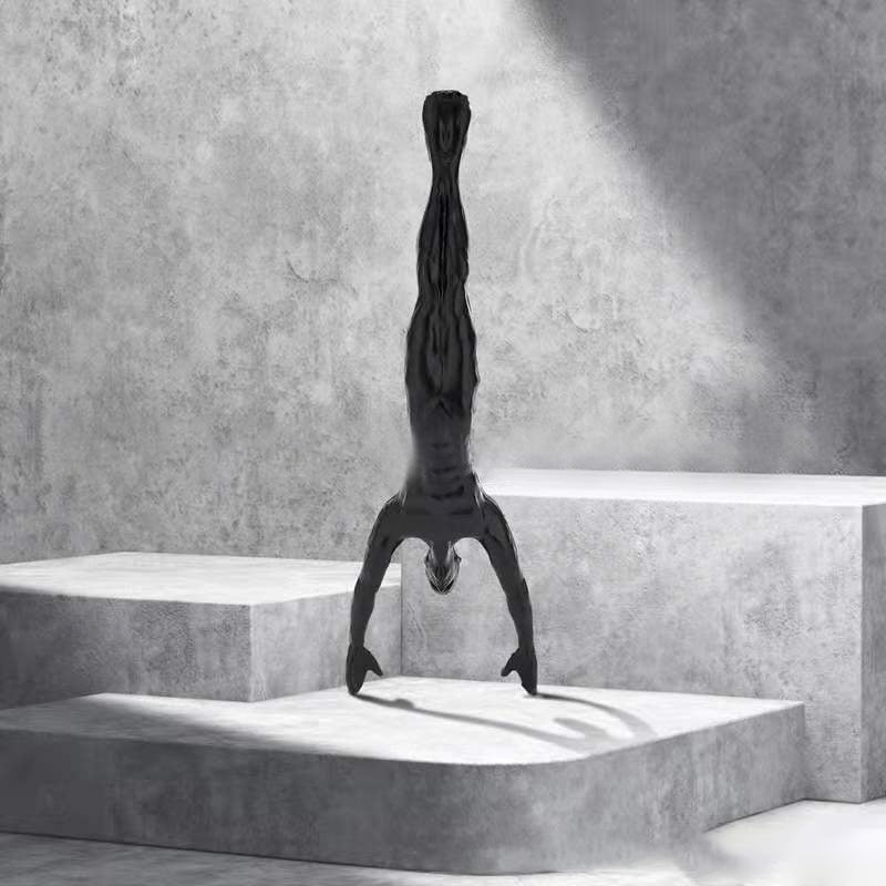 Skanto | Climbing Wall Hanging Statues