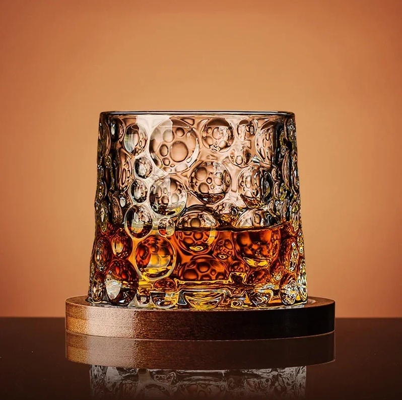 WhiskeySpin - Premium rotating whiskey glass Bowlift