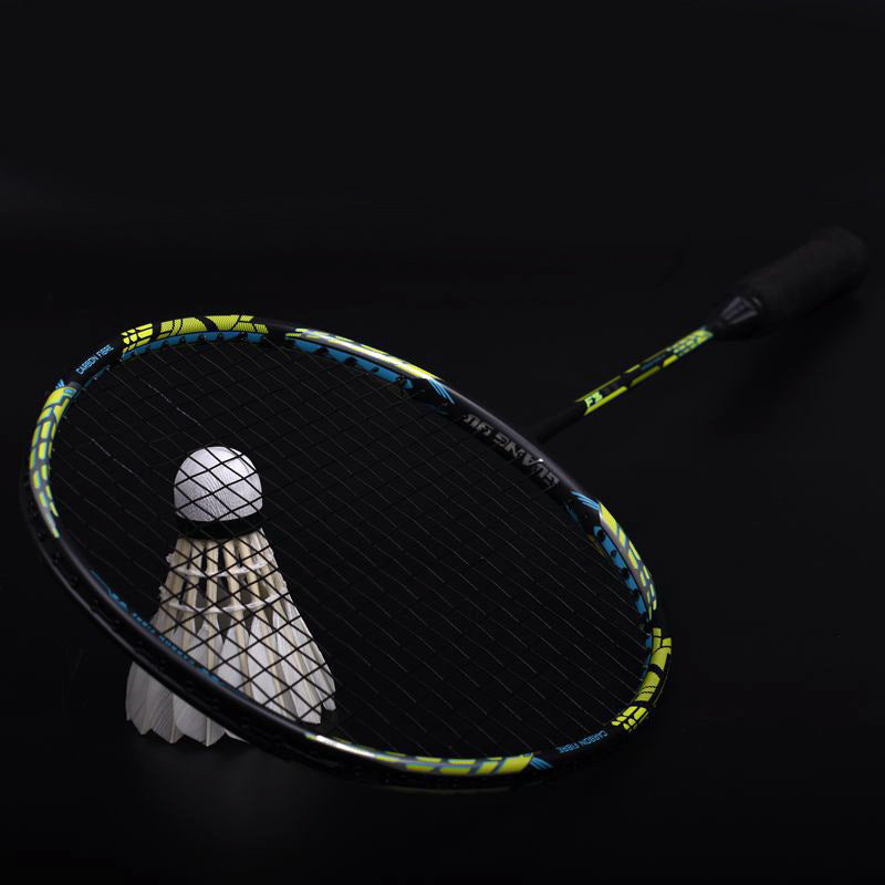 Skanto | Offensive badminton racket with secondary reinforcement made of 32-pound carbon fiber