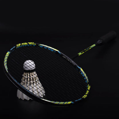 Skanto | Offensive badminton racket with secondary reinforcement made of 32-pound carbon fiber