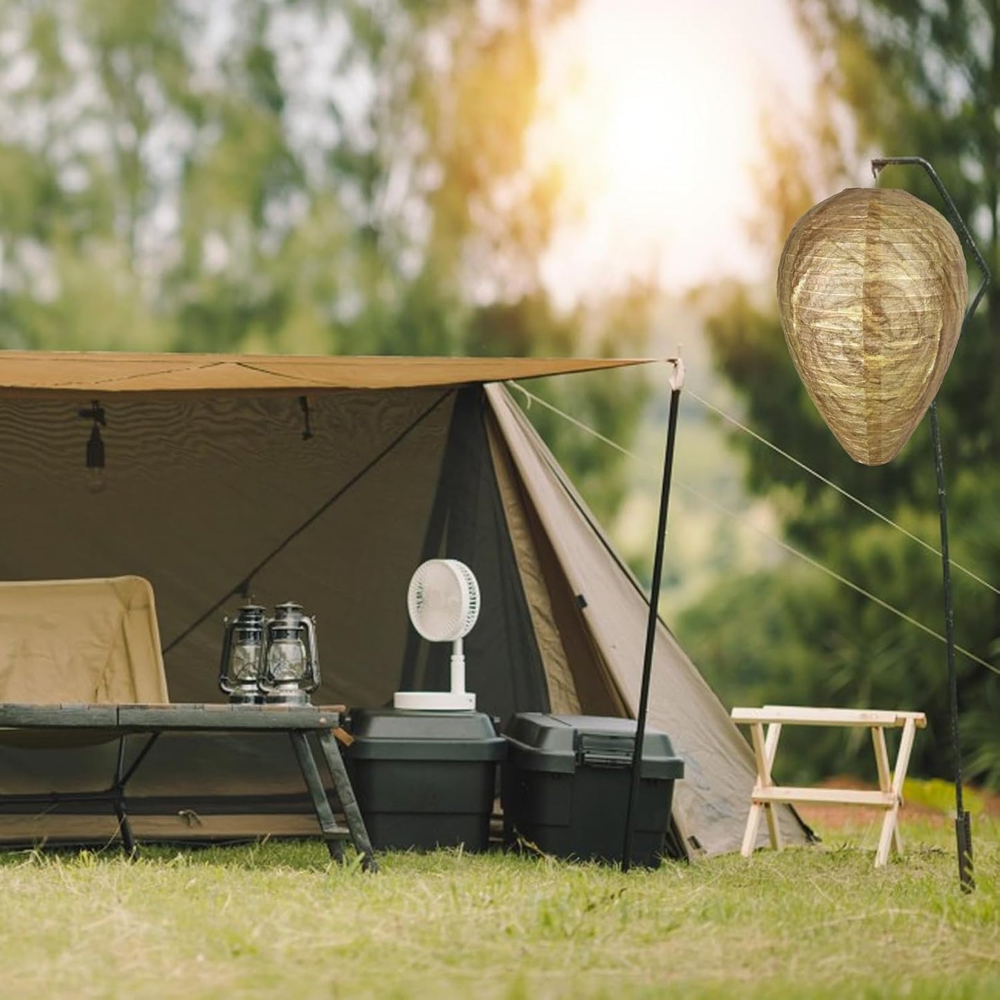BowLift | Wasp Nest Defense Lamp – Hanging Protection Net Against Wasps and Insects