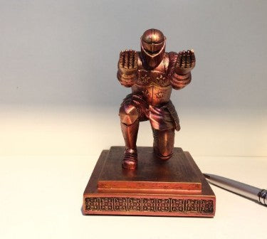 BowLift | knight pen holder