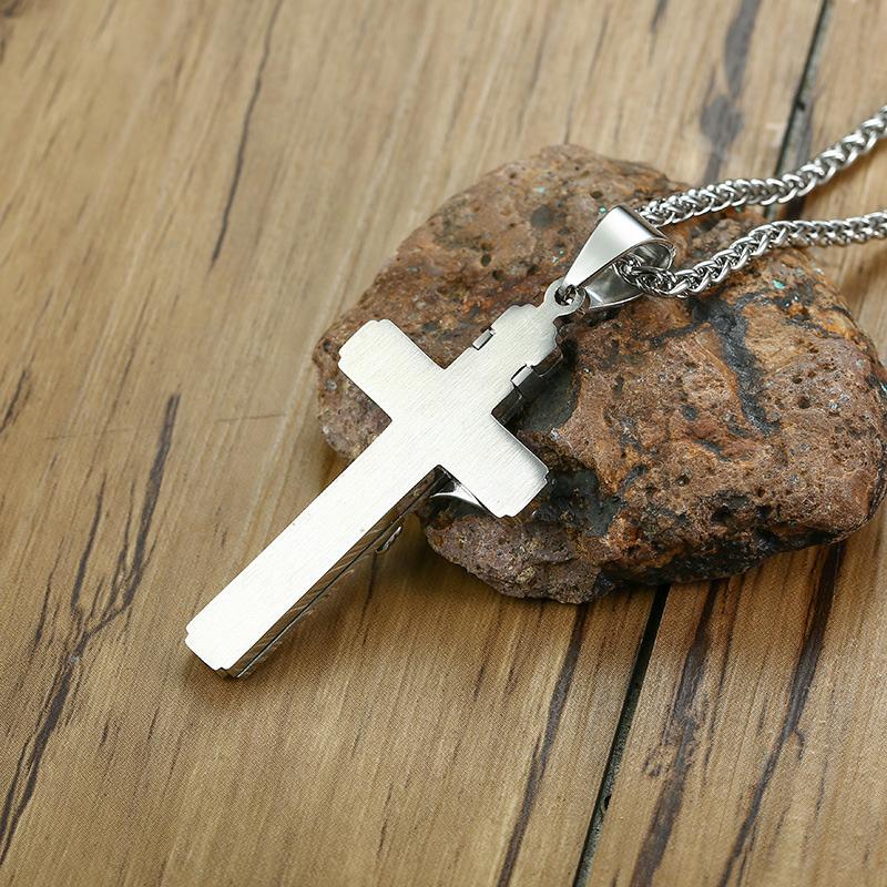 Skanto | Jesus Cross Necklace