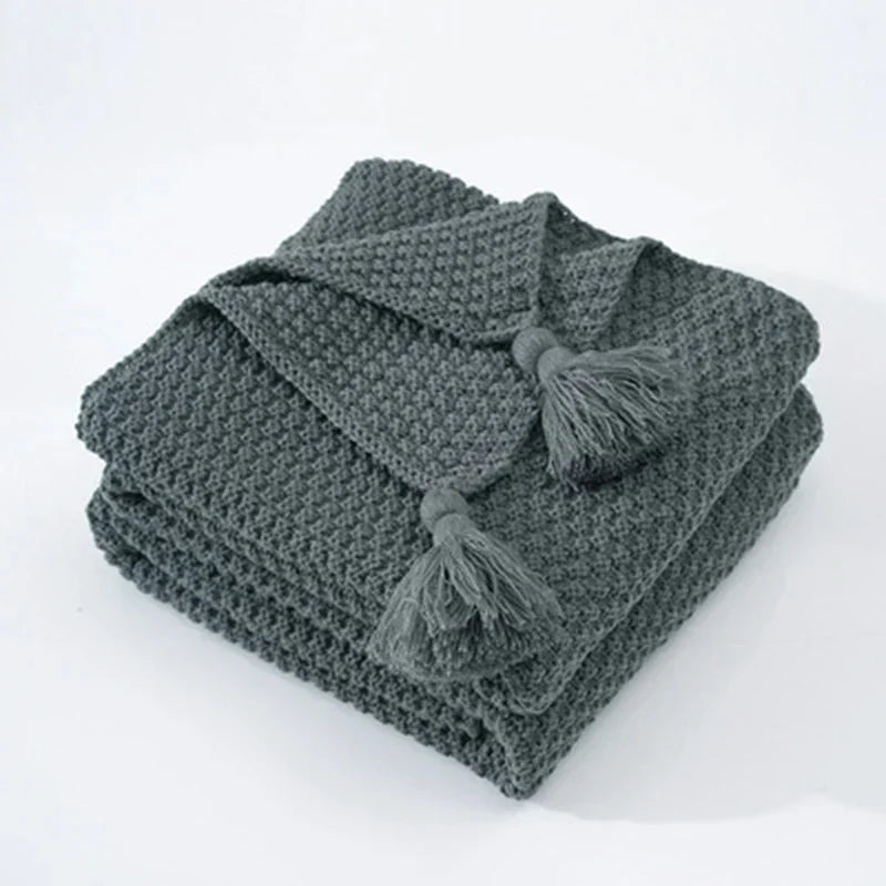 Skanto | Knitted Wool Blanket with Fringes - NordicCozy