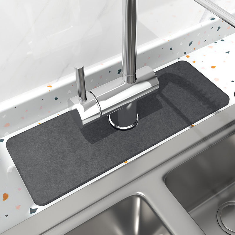 Mat for faucets made of diatomaceous earth