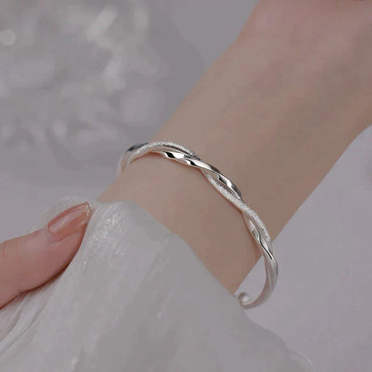 Elegant Twisted Silver Bracelet Bowlift