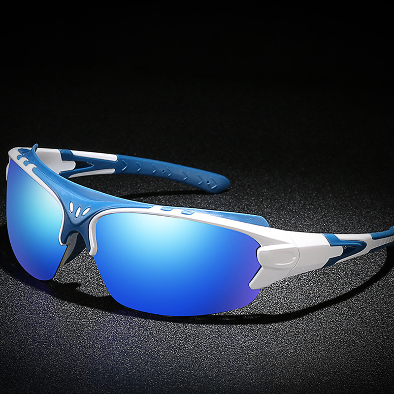Unisex sunglasses with polarized lenses