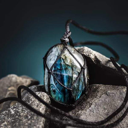 BowLift | Dragonheart Labradorite Necklace – Mystical and Energizing Jewelry for Personal Power