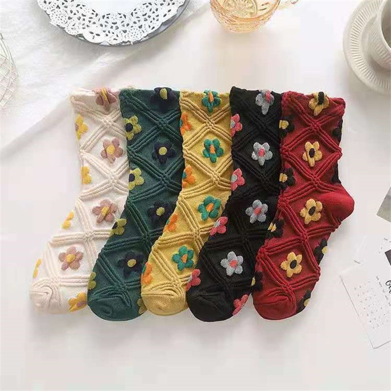 5 pairs of vintage-style socks with floral embroidery