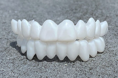 Cosmetic tooth veneers from SmileShape – Reusable, flexible, and naturally white
