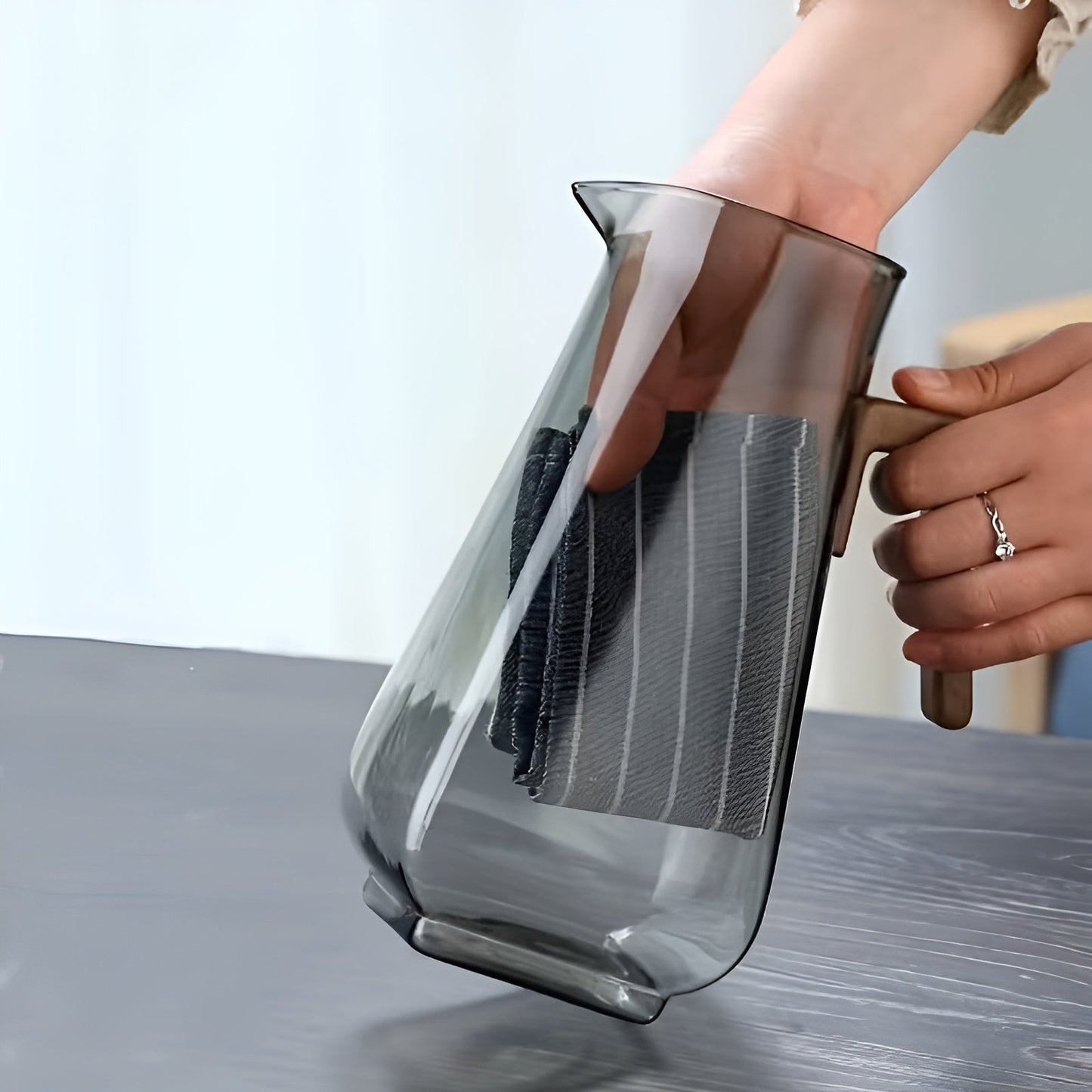 Glass pitcher with large capacity – heat-resistant and robust | Ideal for water and juice