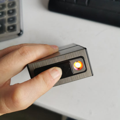Skanto | 2-i-1 USB oppladbar lighter og sigarettetui - Stilig herre 20-sigarett holder, fuktighetsbestandig og slitesterk