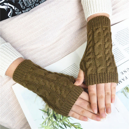 Skanto | Stylish Woolen Mittens