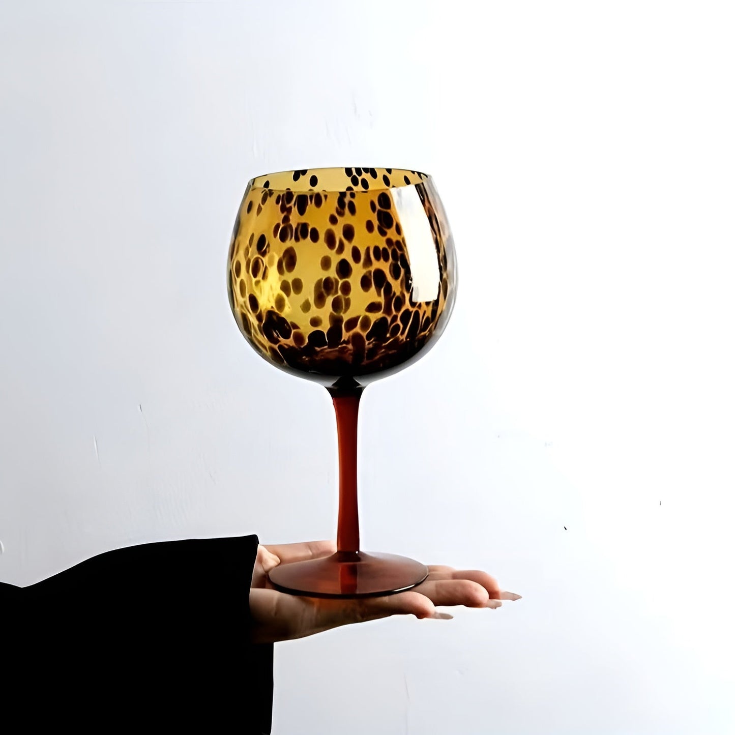 Set with 2 wine glasses in leopard design – Vintage look & decorative | Perfect for special occasions | Karnz